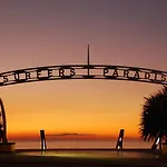 Ocean View Studio Apartment Surfers Paradise