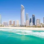 Ocean View Studio Apartment Surfers Paradise