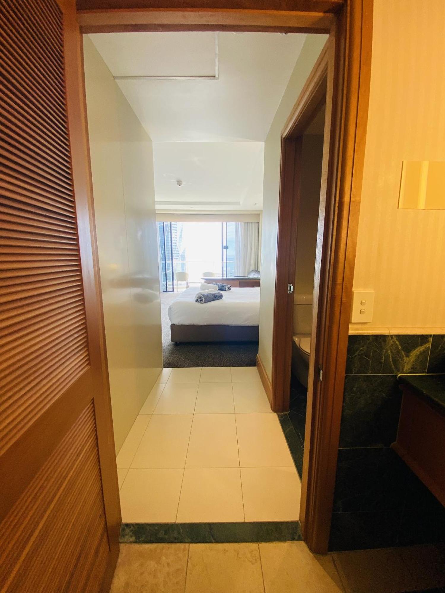 Ocean View Surfers Paradise Hotel 4*